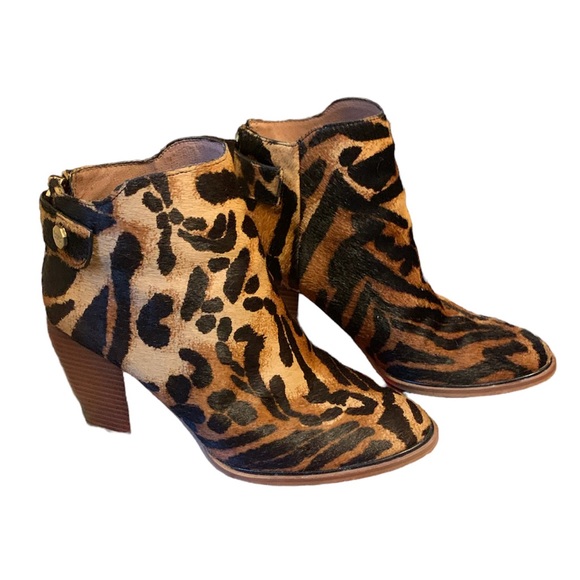 Louise et Cie Thisbee Genuine Calf Hair Upper Leather Lining Leopard Bootie 7M - Picture 1 of 9